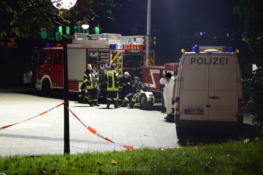 Einsatz BF Messerstecherei Koeln Neustadt Nord Eberplatz Platzmitte P059.JPG - Miklos Laubert